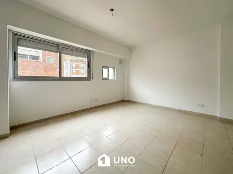 1º de Mayo y Mendoza - Dpto Monoambiente.