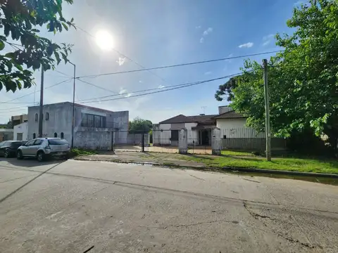 Casa en Venta con 3 cocheras