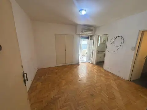 1 AMBIENTE LATERAL LUMINOSO - CON UN PATIO 3X3 - APTO PROFECIONAL