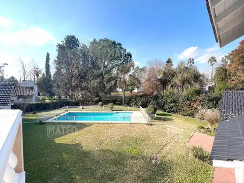 Casa en Venta con 4 cocheras