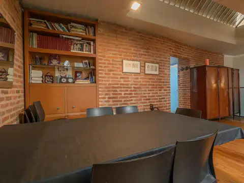 Casa en Venta con 3 cocheras