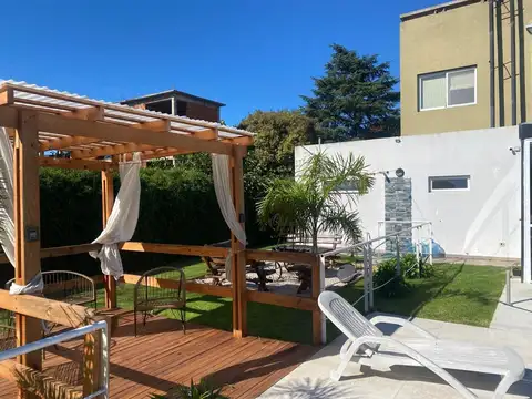 Casa 7 ambientes con 4 baños