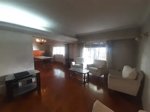 LUMINOSO SEMIPISO 5 AMBIENTES CON BALCON AL FRENTE