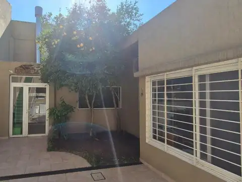 Casa Chalet  en Venta en Monte Castro, Capital Federal, Buenos Aires