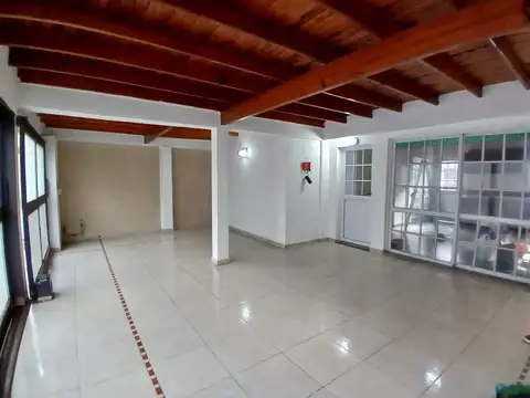 Casa en Alquiler en Jose Hernandez [Cod: 893]