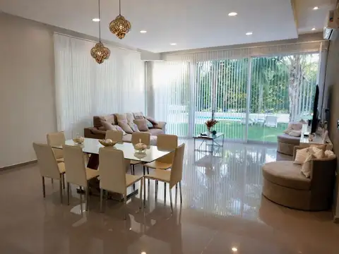 SE VENDE CASA EN COUNTRY 8 AMBIENTES PILETA