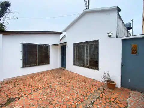 Casa en Alquiler con 1 cochera
