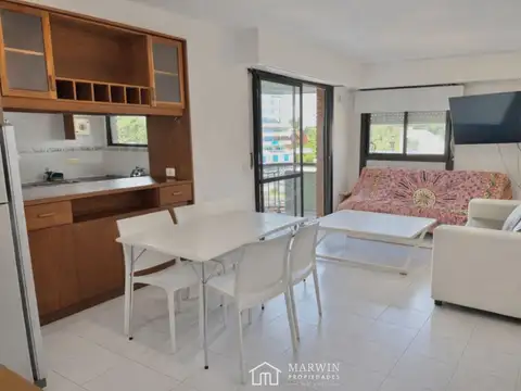 2 Ambientes con balcón aterrazado a pasos de Av. Bunge y del mar – Pinamar