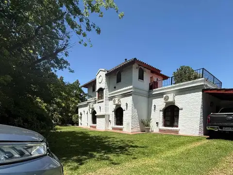 VENTA hermosa casa c/ pileta en golfer´s COUNTRY