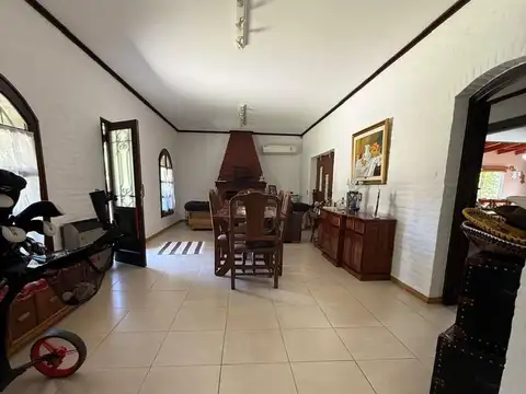 Casa 5 ambientes con 4 baños