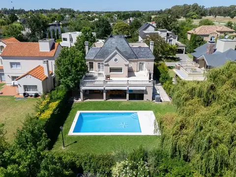 CASA EN VENTA 6 AMBIENTES EL ROCIO