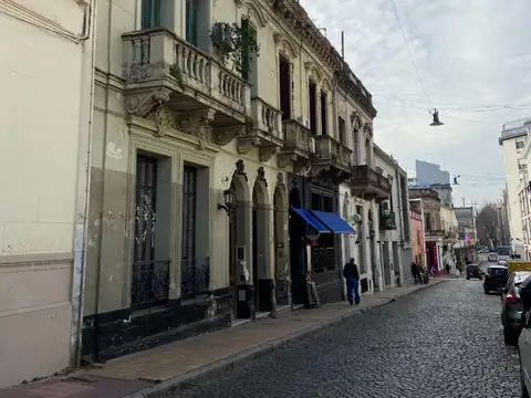 CASA PARA USO COMERCIAL o VIVIENDA