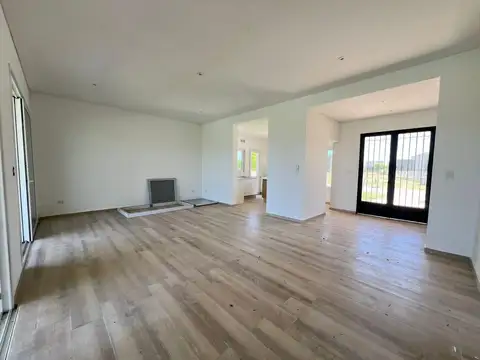 Casa en Venta en Pilar del Este - San Ramon, USD 220.000