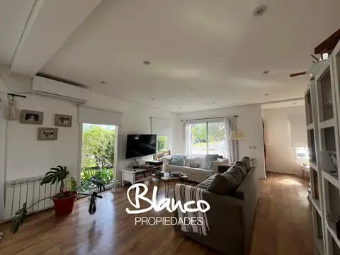 Casa 4 ambientes con 3 baños