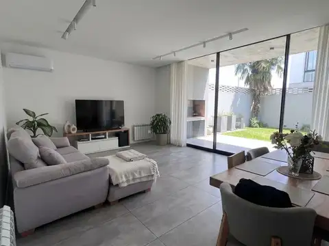 SE VENDE DUPLEX CERRO DE LAS ROSAS APTO CREDITO