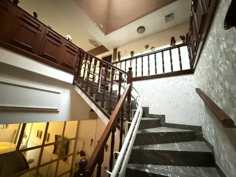 HERMOSO PISO CENTRICO CON GARAGE EN P.B -ESCUCHA OFERTA 