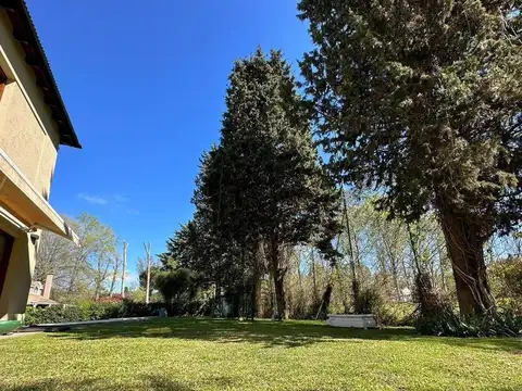 Casa 5 ambientes con 4 baños