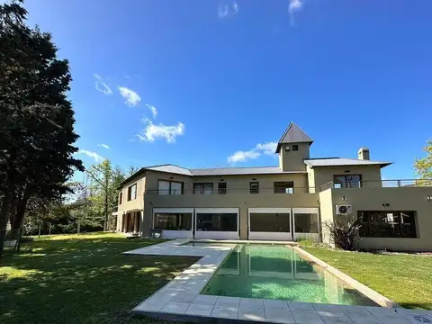 Casa en Venta con 2 cocheras