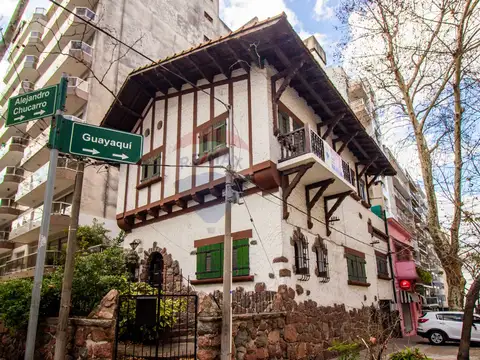 Venta CASA POCITOS 5 dormitorios, gje. con RENTA