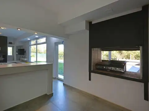 Casa 7 ambientes con 5 baños