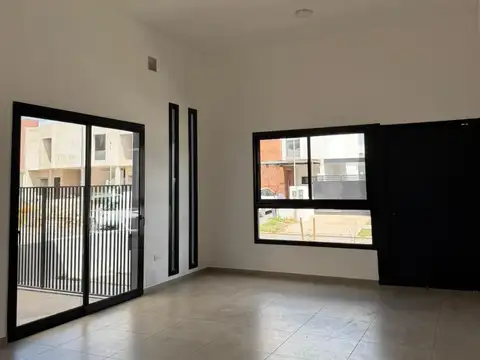 Casa 2 ambientes con 1 baño