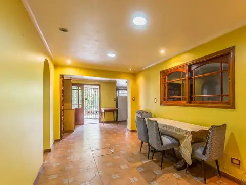 Casa 5 ambientes con 3 baños
