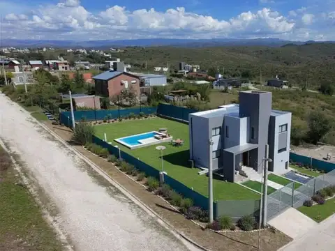 CASA A ESTRENAR 3 DORM PILETA Y VISTA SAN ANTONIO