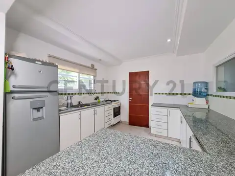 CASA EN VENTA TRES DORMITORIOS EN MELCHOR ROMERO