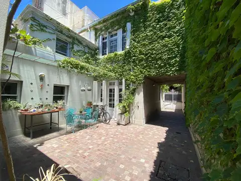 Casa 5 ambientes con 3 cocheras en venta en Quilmes