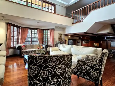 Casa 10 ambientes con 5 baños