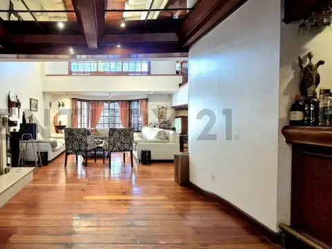 Casa en Venta con 2 cocheras