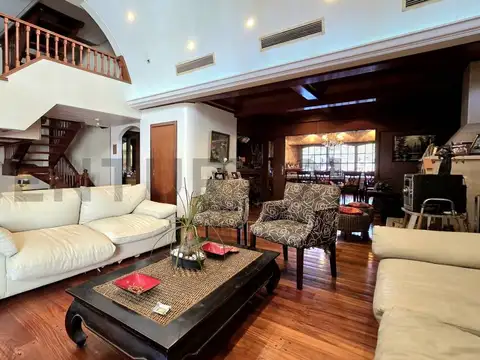 VENTA CASA BELGRANO R A RECICLAR DE 11 AMBIENTES CON COCHERA, PILETA, JARDIN, QUINCHO Y SAUNA