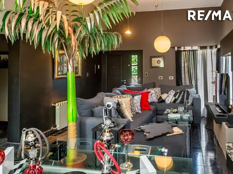 Casa 6 ambientes con 2 baños