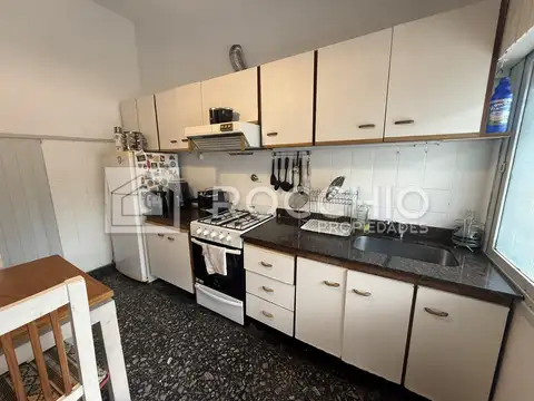 Casa 4 ambientes con 2 baños