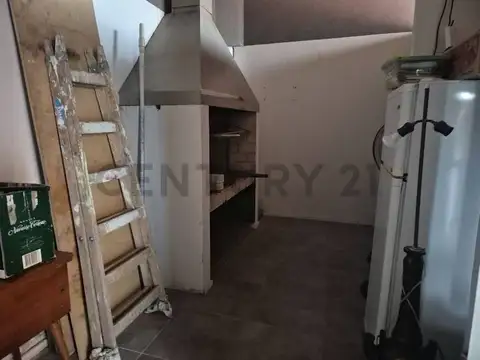 Casa en Alquiler con 10 cocheras