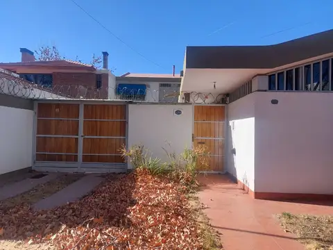 CASA EN ALQUILER (APTA USO COMERCIAL)PERITO MORENO