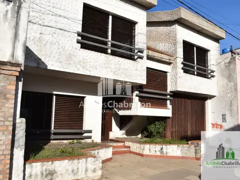 Casa en alquiler c/ cochera en Concordia