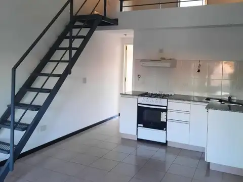 Depto Tipo Casa en Venta en Castelar Norte, USD 80.000