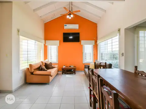 Casa 5 ambientes con 2 baños
