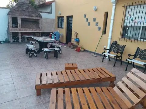 Casa 5 ambientes con 2 baños