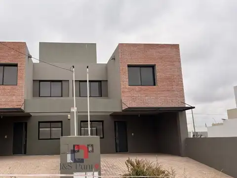 Duplex en Rincones de Manantiales