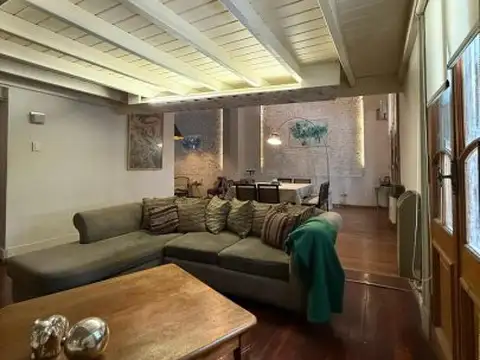 Casa 6 ambientes con 2 baños