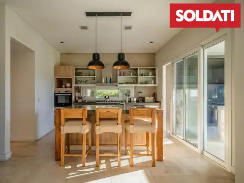 Casa en Venta con 2 cocheras