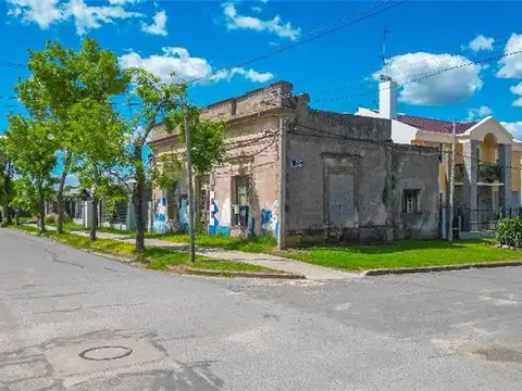 Gran Esquina, Excelente Ubicación, Todos los Servicios....