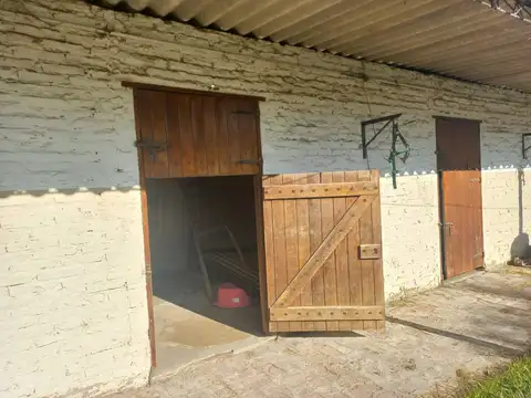 Caballeriza y galpón en venta, General Las Heras