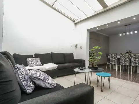 Depto Tipo Casa 5 ambientes con 2 baños