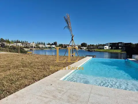 Casa en Venta con 5 cocheras