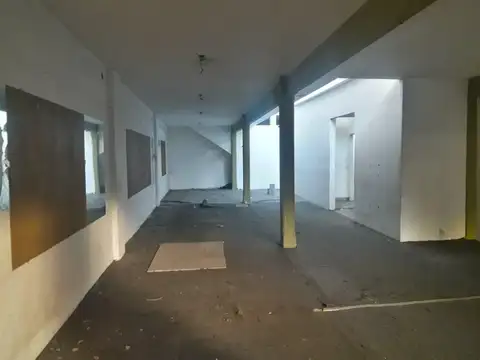 Av Hipolito Irigoyen 11000
