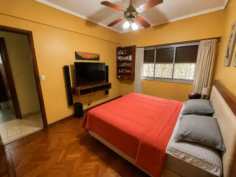 Casa 6 ambientes con 2 baños