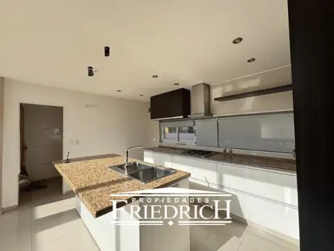 Casa 4 ambientes con 4 baños